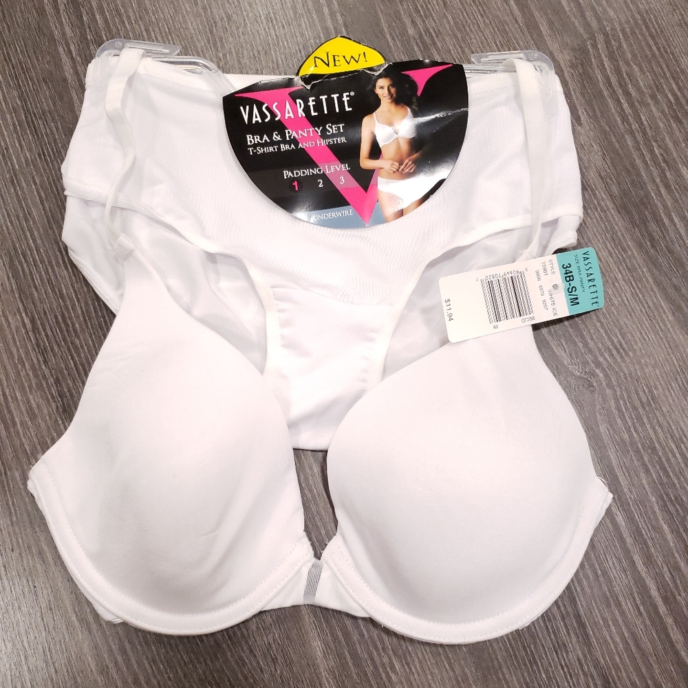 Vassarette Underwire Bra and Panty Set